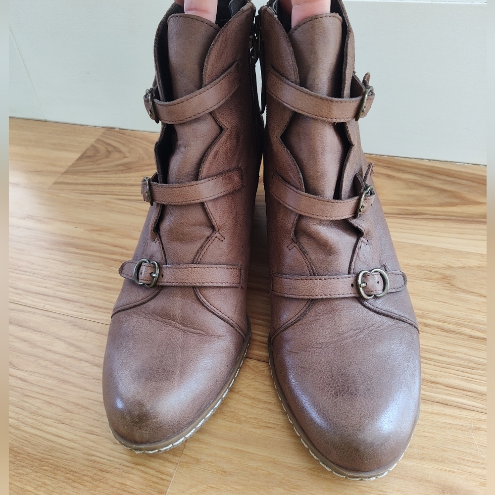 Franco Sarto Annessa ankle booties